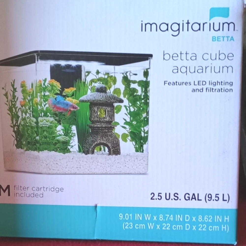 Beta cube aquarium 2.5 gallon with LED lighting and filter cartridges in box